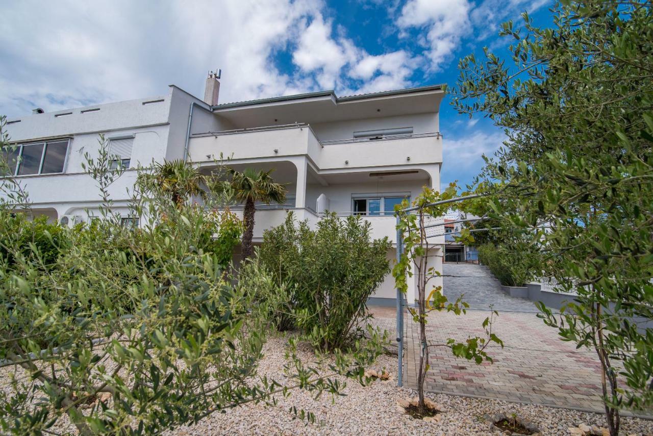 Apartments Oleander Krk Town Exterior foto